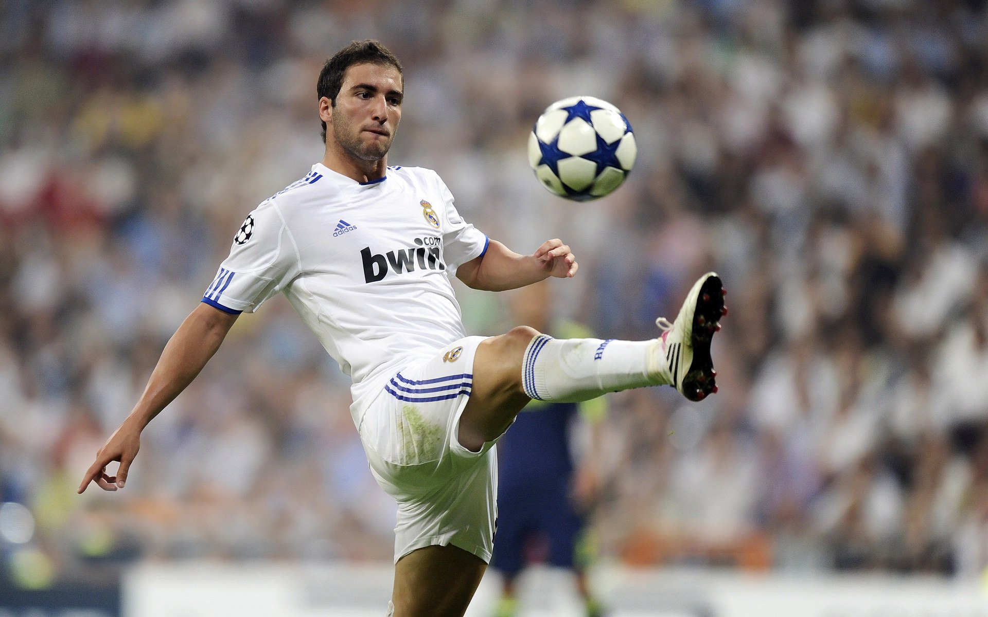 《英雄联盟季中赛，跨界对决点燃热血激情》，英雄联盟季中比赛