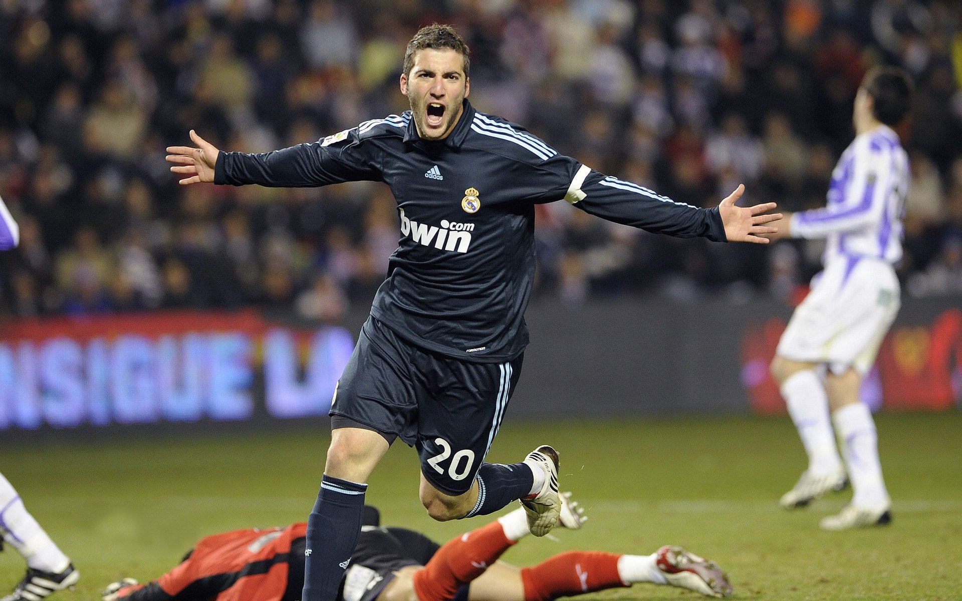 开云体育移动版-巴黎圣日耳曼4-2战胜里尔，姆巴佩和内马尔建功，巴黎圣日耳曼梅西内马尔姆巴佩